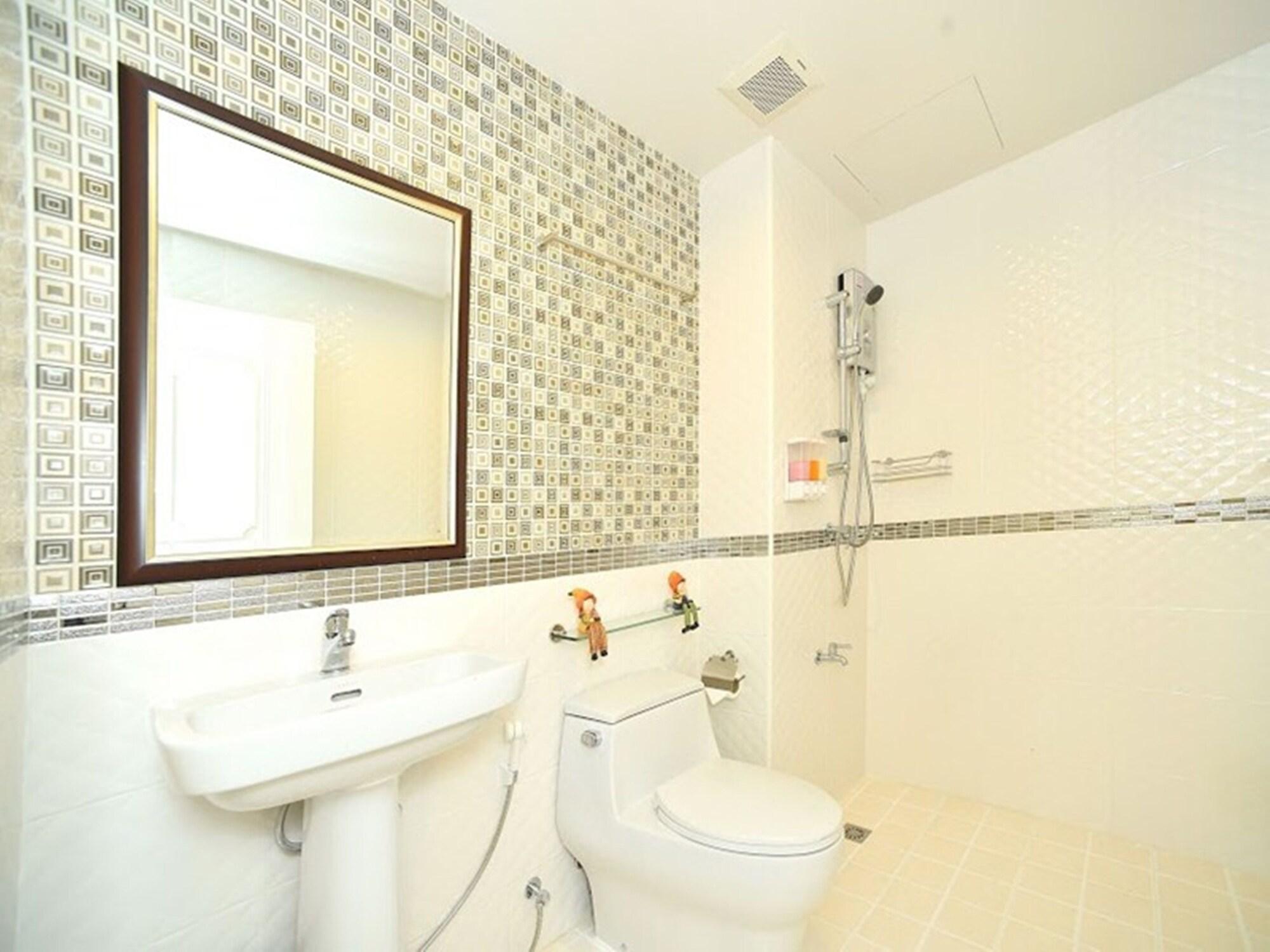 Parvena Hotel Bangkok Bagian luar foto