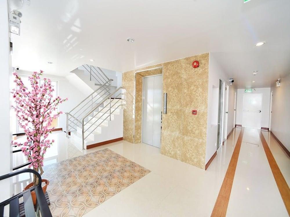 Parvena Hotel Bangkok Bagian luar foto