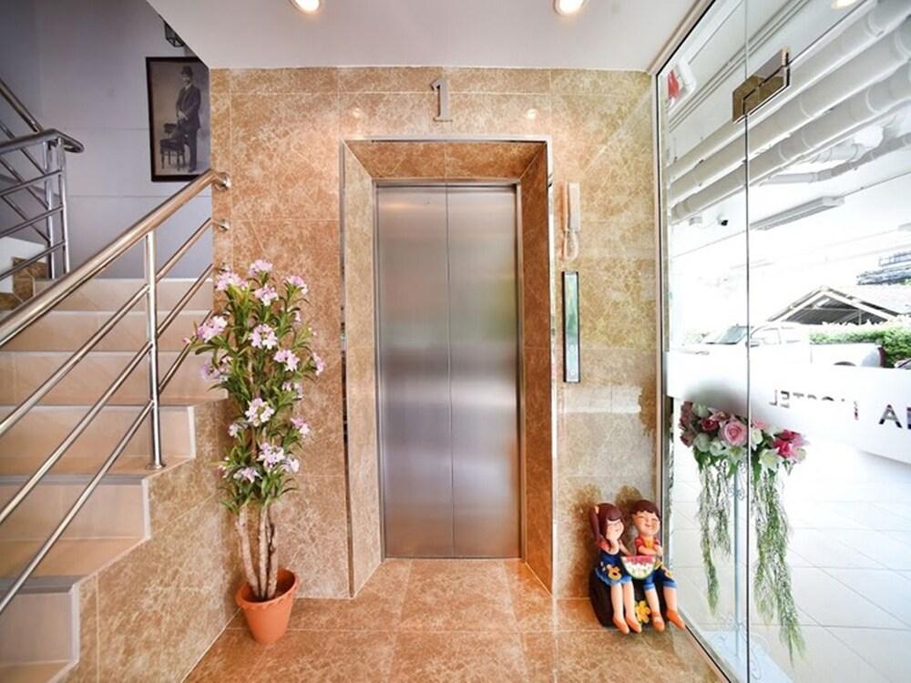 Parvena Hotel Bangkok Bagian luar foto